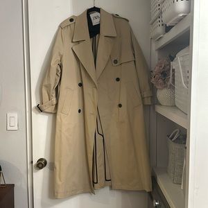 Beautiful classic trench coat - Never worn